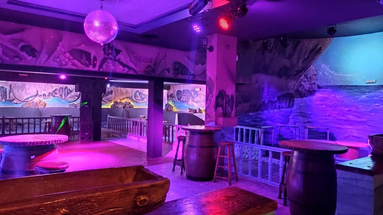 Hotel La Carreta Chiva Bagian luar foto